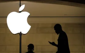 Bloomberg узнал о планах Apple выпустить «умные» очки с ИИ в 2026 году