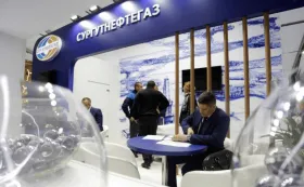 Bloomberg узнал о разработке ЕС санкций против «Сургутнефтегаза» и ВСК